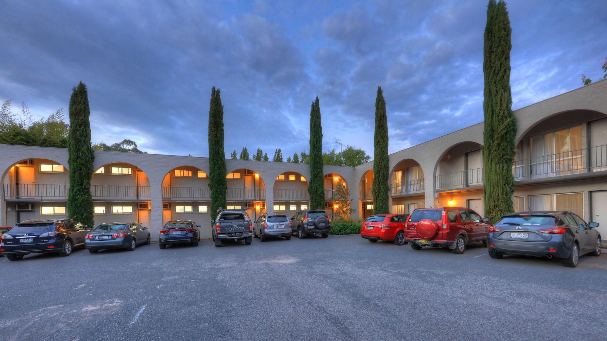 Riverbank Park Motel Bright Exterior foto
