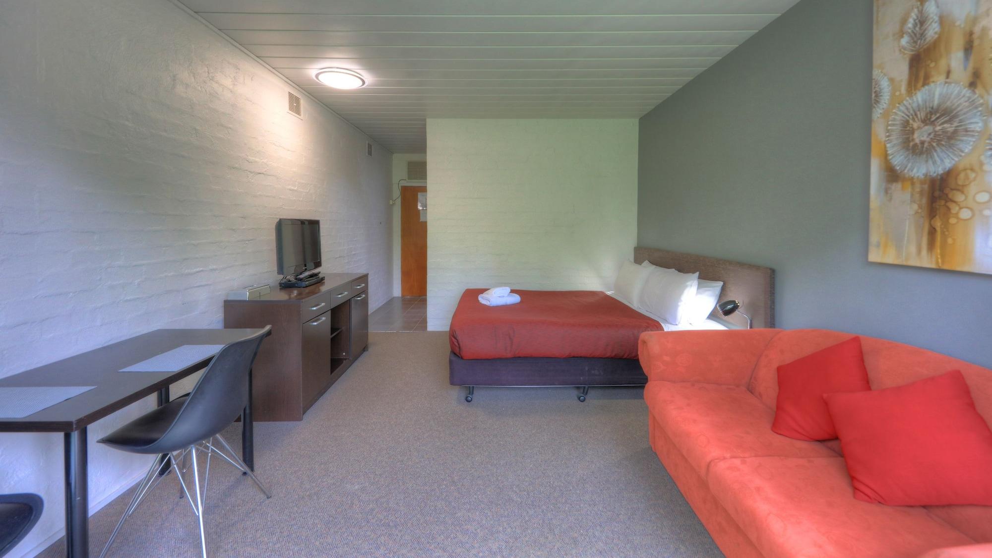Riverbank Park Motel Bright Exterior foto